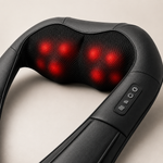 Pormenor das esferas de massagem shiatsu com calor do massajador cervical Pro